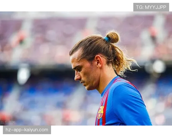 特写：33岁的格列兹曼在训练后加练任意球，马竞的定位球战术核心